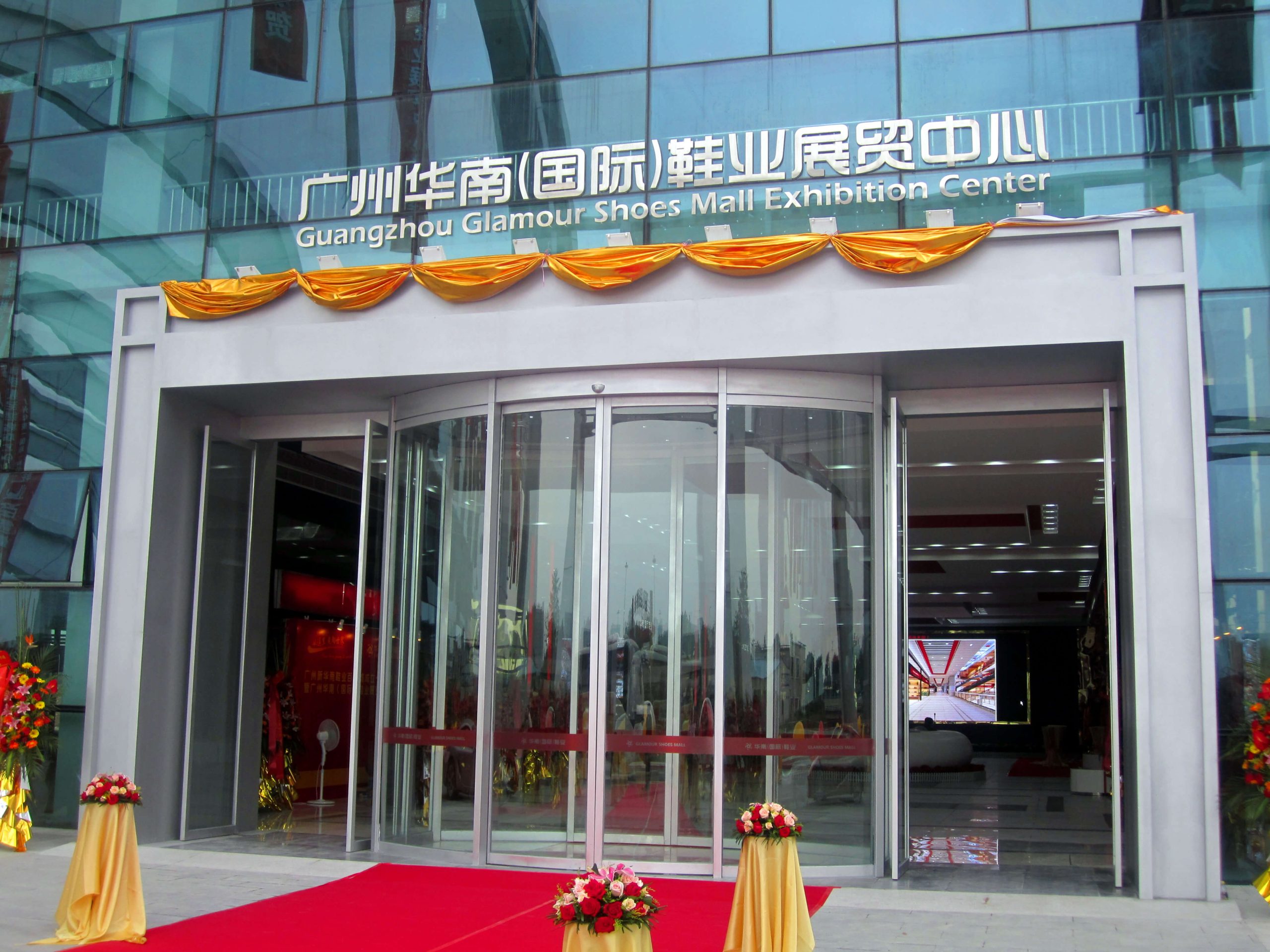 Curved-automatic-sliding-door